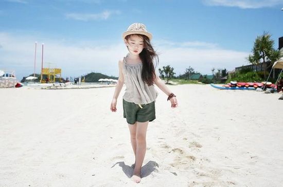 韩国6岁萝莉美照爆红 卖萌散发性感味